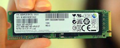 Eine streifenförmige Mini-SSD für den M.2-Steckplatz