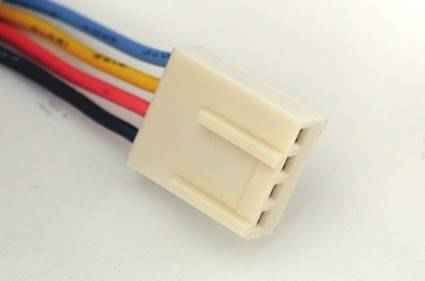 Unterschied zu Standardlüftern: PWM-Fans werden über einen 4-Pin-Anschluss an entsprechenden Motherboard-Pins angeschlossen
