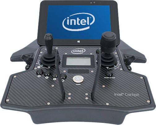 Intel Cockpit: Die Fernbedienung liefert Live-Bilder mit 1080p aus bis zu 500 Metern Entfernung