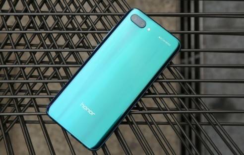 Das 5,84-Zoll-Smartphone gibts auch in Grün