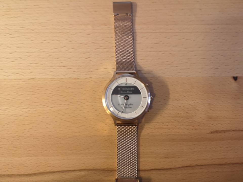 fossil smartwatch spotify