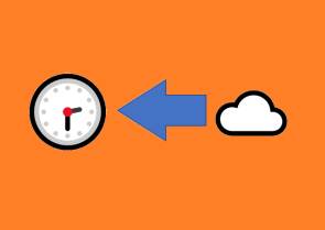 Symbole Uhr, Pfeil, Cloud auf orangem Hintergrund 