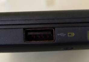 Foto eines powered USB-Anschlusses Foto eines powered USB-Anschlusses