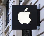 Ein Apple-Logo an einem Gebäude