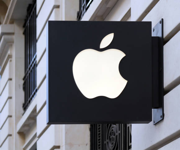 Ein Apple-Logo an einem Gebäude 