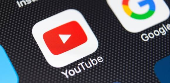 YouTube App Symbol auf Smartphone 