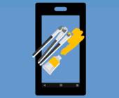 Symbolisches Smartphone mit Pinseln und Farbtube