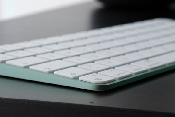 Das Magic Keyboard gefällt, wirkt aber ein wenig ungefedert