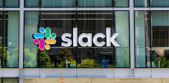 Slack-Logo an Headquater-Gebäude in San Fransisco 