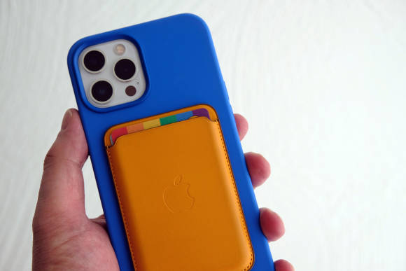 Apple Wallet haftet magnetisch