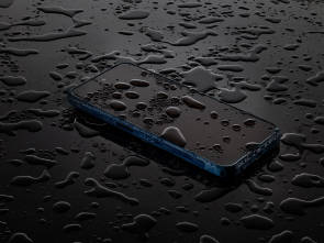 Nokia XR20 übersät mit Wassertropfen 