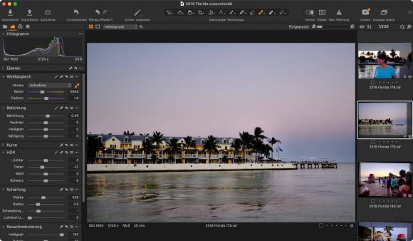 Die Oberfläche von Capture One lässt sich nahezu beliebig an die persönlichen Vorlieben anpassen Screenshot der Foto-Software Capture One, das Foto zeigt eine Strandpromenade im abendlichen Dämmerlicht