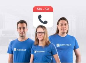 Drei Personen in einem blauen Hostpoint-T-Shirt  