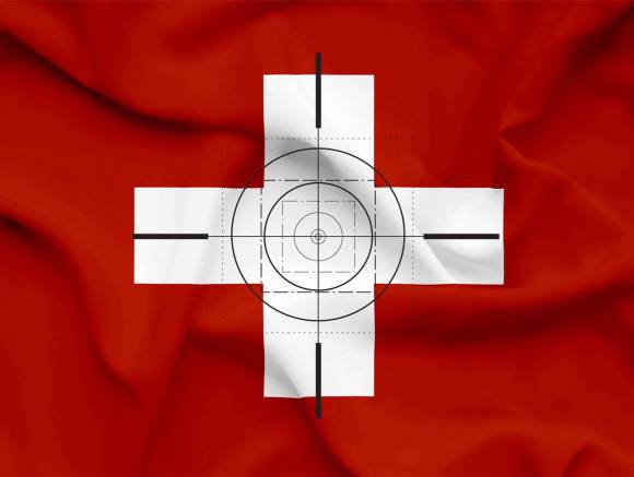 Schweizer Flagge im Fadenkreuz 