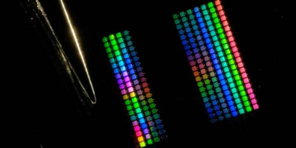 Leuchtende Pixel in verschiedenen Farben