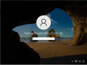 Dieser Windows-10-Anmeldeschirm zeigt die volle Mailadresse 