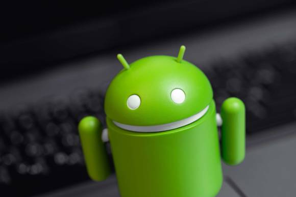 Das grüne Android-Maskottchen aus Kunststoff 