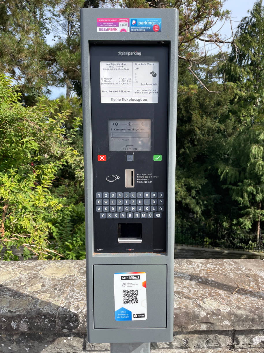 Weiß jemand ob so eine automatische Parkuhr in Österreich zulässig