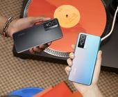 Das Vivo Y76 5G in Dunkelgrau und Hellblau