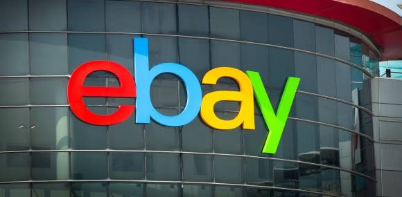 Ebay Logo an einem Gebäude 