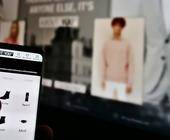 About You App auf einem Smartphone