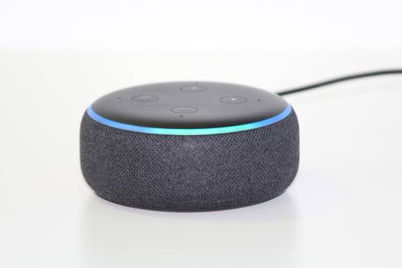 Ein Alexa Echo Lautsprecher 