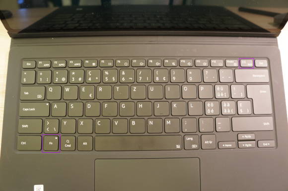 Die Tastatur wird via magnetischer Pins gekoppelt