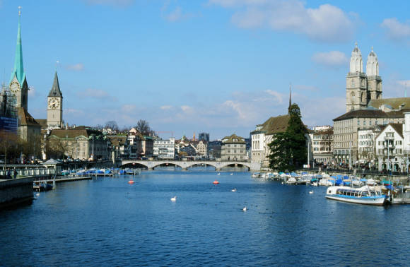 Blick stadteinwärts von der Zürcher Quaibrücke 