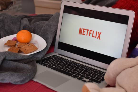 Notebook mit Netflix-Logo 