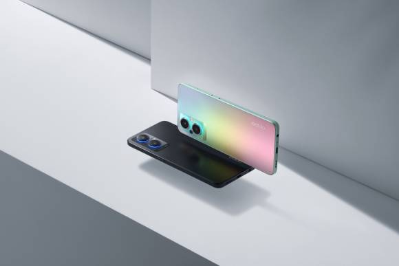 Das Oppo Reno 8 Lite in Schwarz und in «Rainbow Spectrum» 