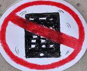 Ein handgezeichnetes Smartphone-Verboten-Schild