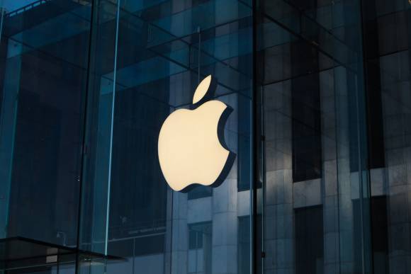 Apple-Logo an einer Gebäudewand 