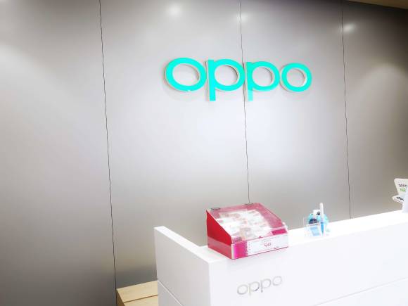 Ladentheke in einem Oppo-Verkaufsgeschäft 