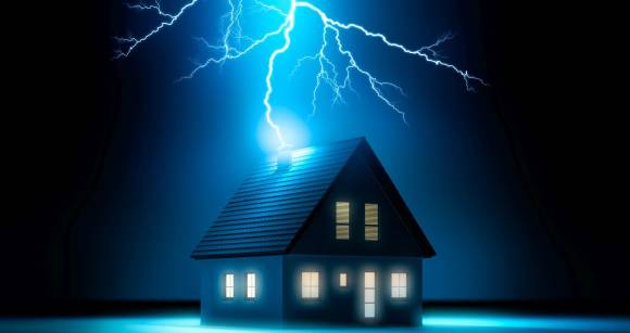 Illustration Blitzeinschlag in einem Einfamilienhaus