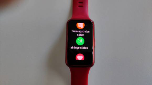 Eine Huawei Band 7 in Rot 