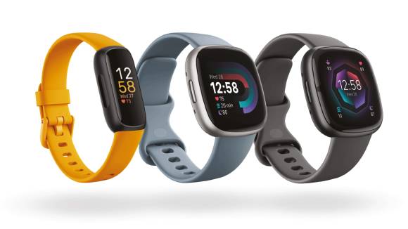 Der Fitnesstracker und die zwei neuen Smartwatches mit gelbem, grauem und schwarzem Armband 
