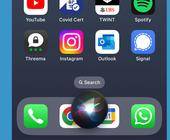 iPhone-Display mit aktivem Siri-Symbol