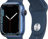 Eine Apple Watch Series 7 in Blau