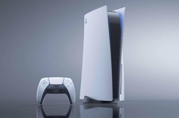 Eine PlayStation 5 und der zugehörige Controller
