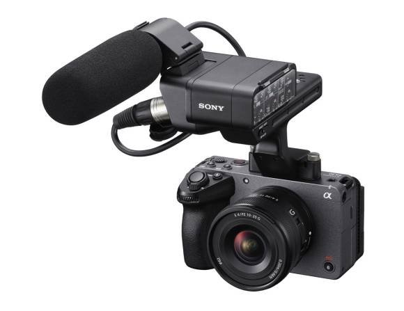 Sony FX30 Kamera mit daran befestigtem Zubehör 