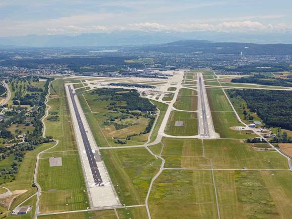 Flughafen-Pisten in Zürich Kloten