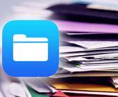 Im Hintergrund ist ein ungeordneter Papierstapel zu sehen, im Vordergrund das Symbol der «Dateien»-App