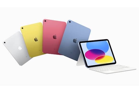 Ein paar Apple iPads in Silber, Gelb, Rot und Blau 