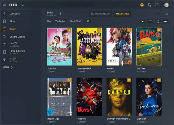 In einem Browser-Fenster ist die Mediasoftware Plex zu sehen, dazu diverse Film-Cover