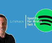 Redaktor Florian Bodoky neben einem Spotify-Logo