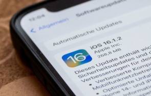 Versionsangabe iOS 16.1.2 auf einem iPhone 