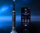 Zahnbürste iO Sense 10 und App auf einem Smartphone