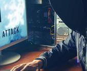 Hacker vor einem PC