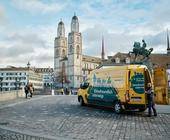 Ein E-Lieferwagen der Post in Zürich