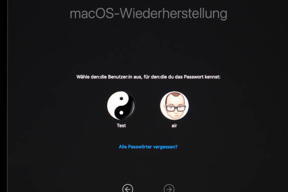 Bevor es weitergeht, muss das Kennwort zu einem bestehenden Administrator eingegeben werden Die Auswahl zeigt die Anwender, die schon angemeldet sind